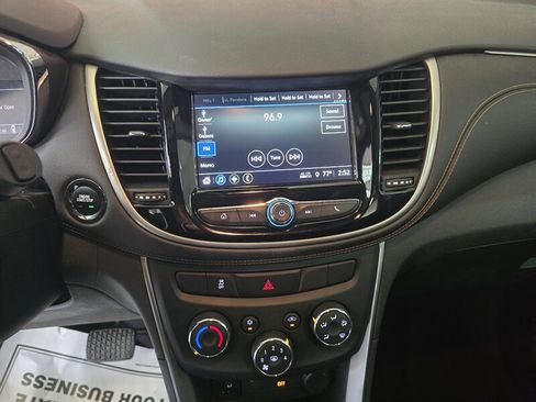 Used 2018 Chevrolet Trax LT w/ Sun & Sound Package FWD image 22