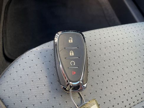 Used 2025 Chevrolet Trax LT image 21