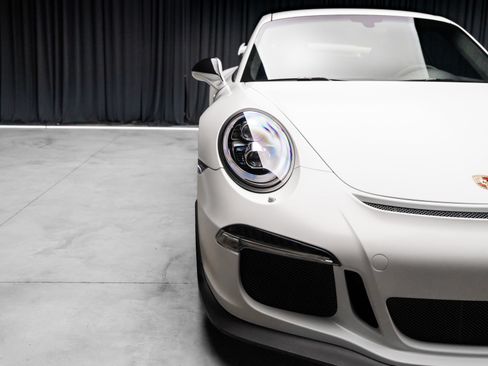 Used 2015 Porsche 911 GT3 w/ Sound Package Plus RWD image 19