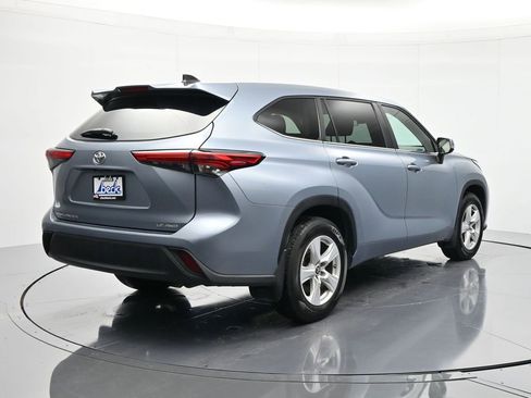 Used 2023 Toyota Highlander LE AWD/4WD image 5