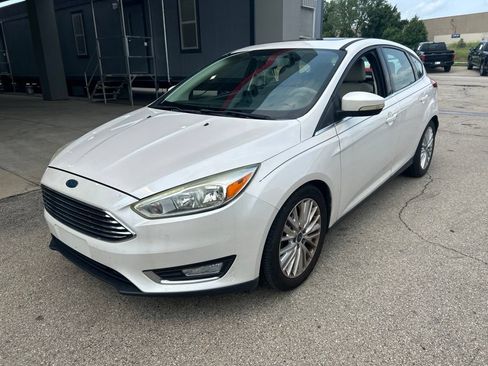 Used 2015 Ford Focus Titanium FWD image 3