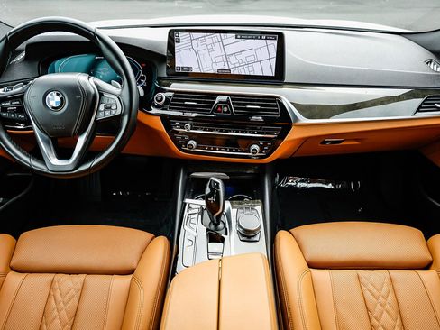 Used 2021 BMW 530e w/ Parking Assistance Package image 10