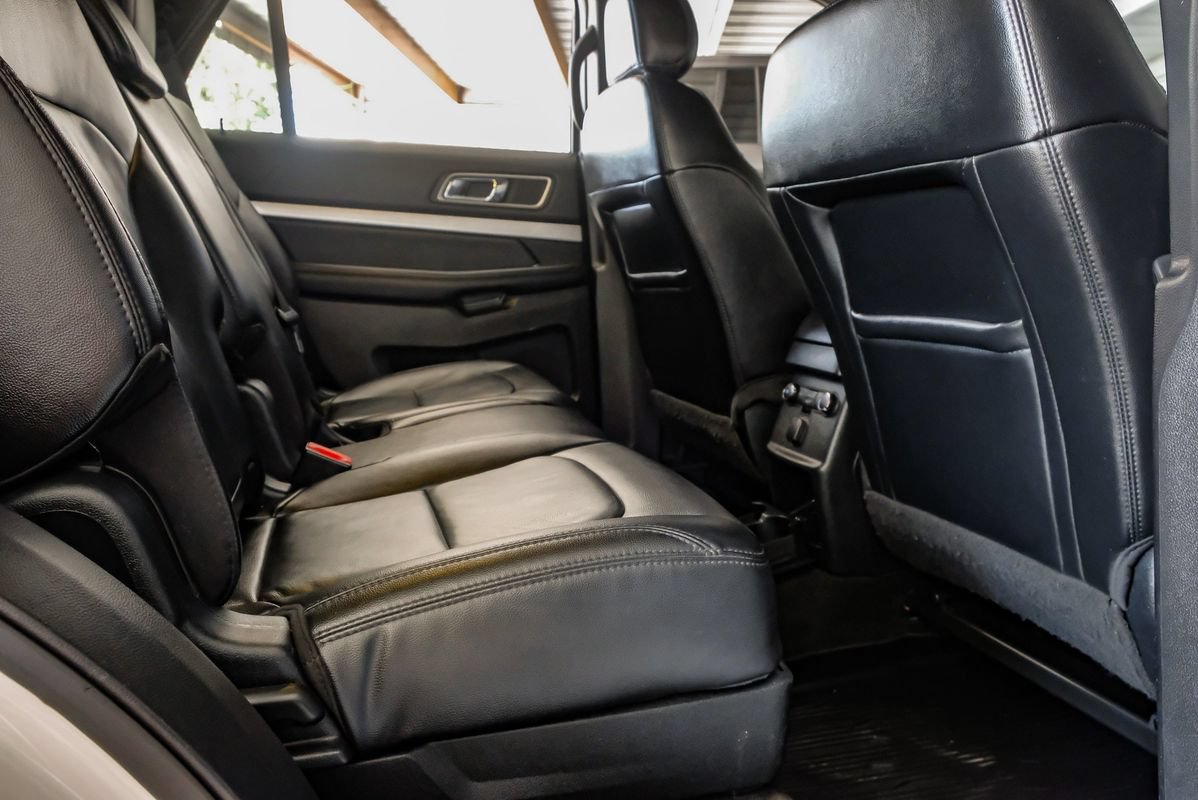 Used 2017 Ford Explorer XLT w/ Equipment Group 202A FWD image 33