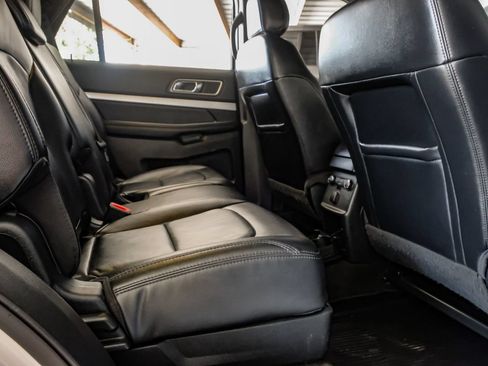 Used 2017 Ford Explorer XLT w/ Equipment Group 202A FWD image 33