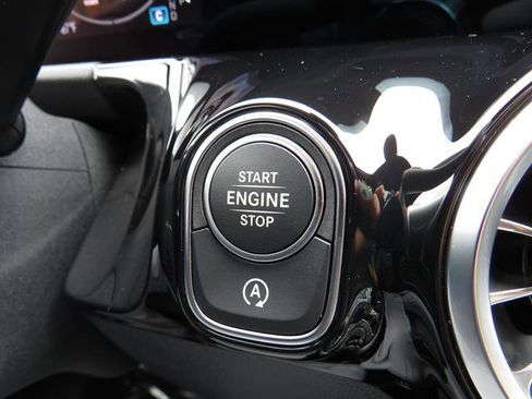 Used 2025 Mercedes-Benz GLA 250 4MATIC image 15