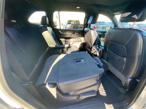 Used 2024 GMC Acadia Elevation image 33