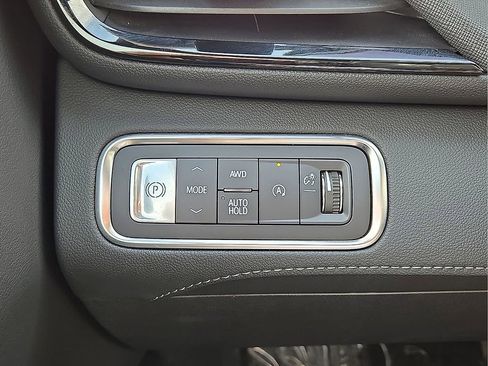 Used 2025 Buick Enclave Preferred image 26