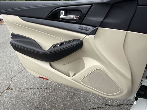 Used 2023 Nissan Maxima Platinum w/ Sport Mat Group FWD image 14
