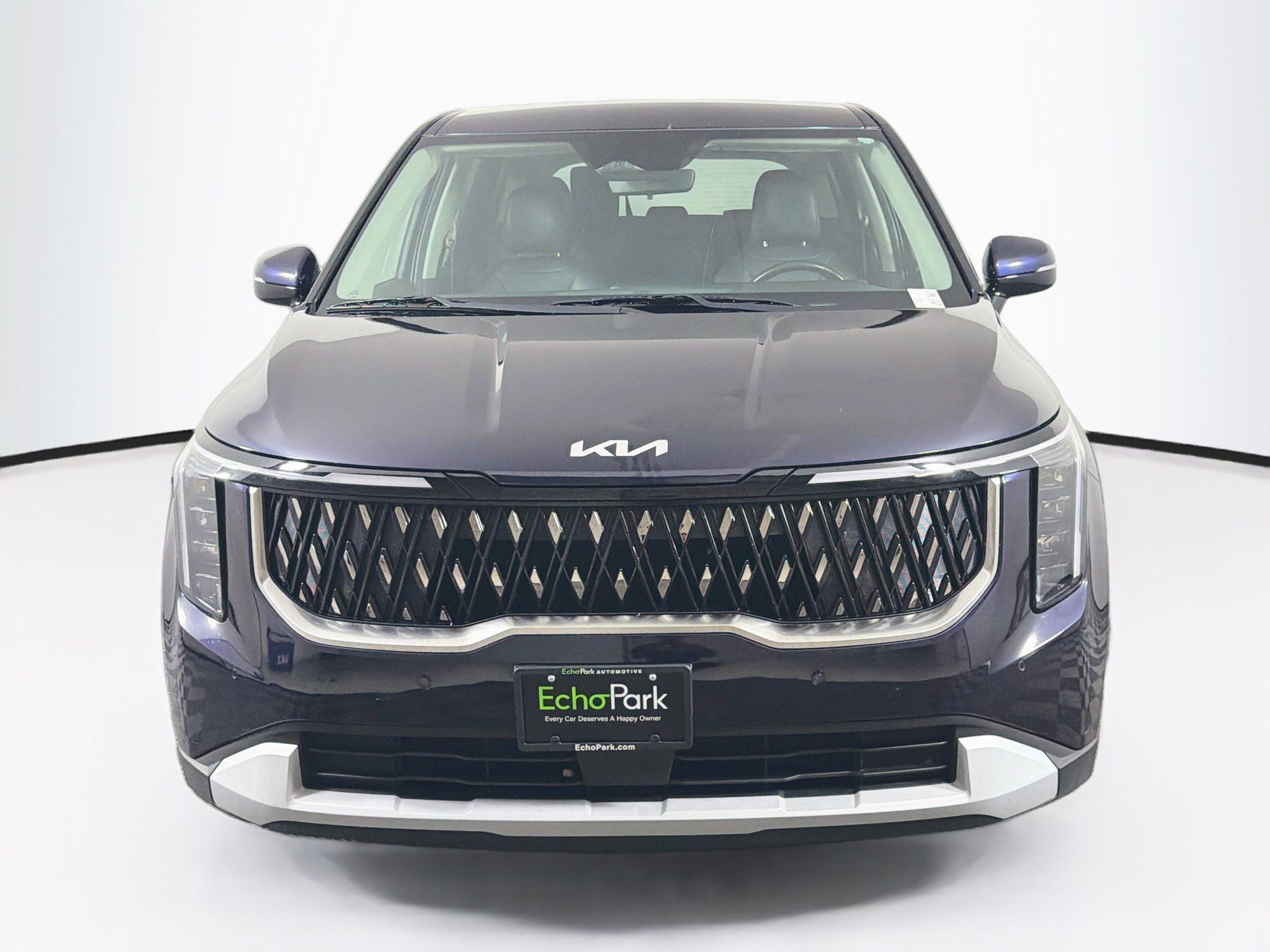 Used 2025 Kia Carnival FWD image 2