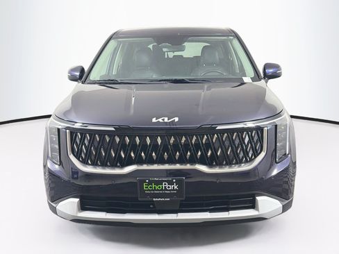 Used 2025 Kia Carnival FWD image 2