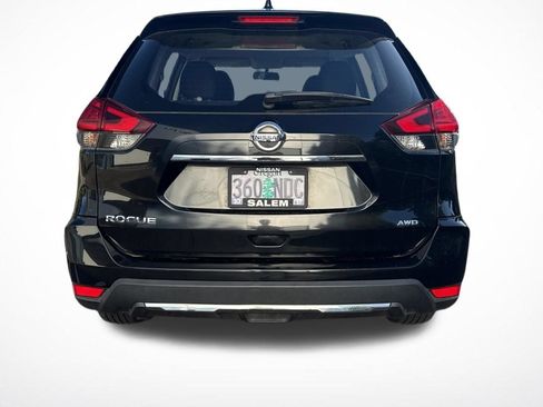 Used 2017 Nissan Rogue S AWD/4WD image 2