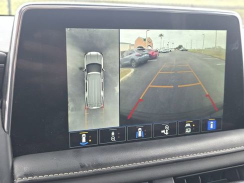 Used 2024 GMC Yukon XL SLT w/ SLT Luxury Package image 20