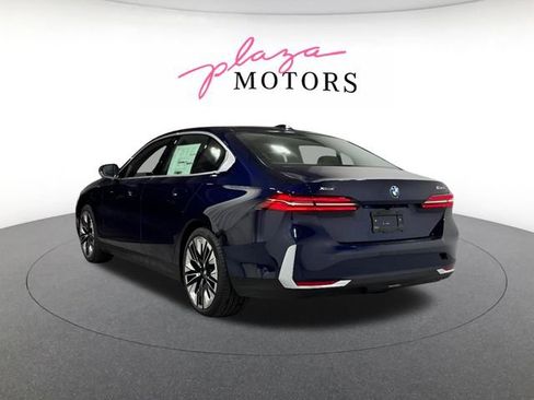 New 2026 BMW 530i xDrive w/ Premium Package AWD/4WD image 4
