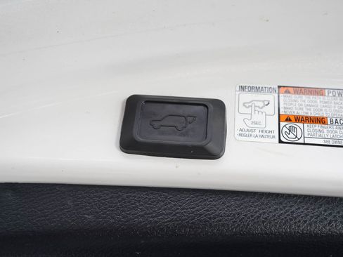Used 2015 Toyota RAV4 Limited w/ Technology Package AWD/4WD image 11