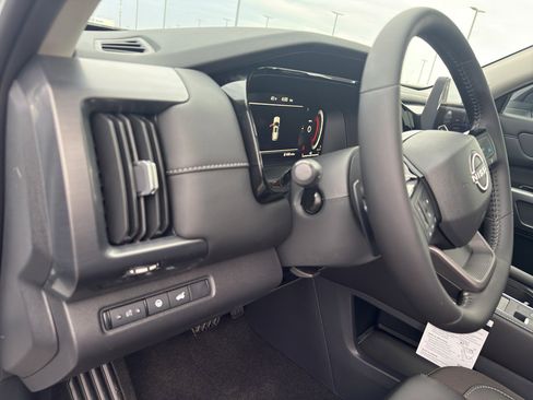 New 2026 Nissan Pathfinder SL image 14