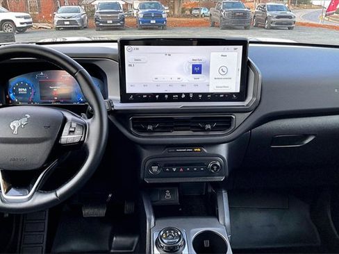 Used 2025 Ford Bronco Sport Badlands image 16