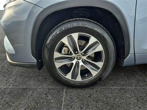 Used 2021 Toyota Highlander XLE image 14