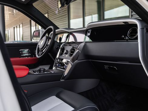 New 2026 Rolls-Royce Cullinan AWD/4WD image 56