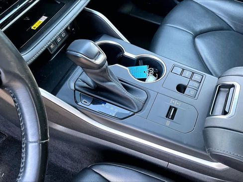 Used 2023 Toyota Highlander XLE image 17