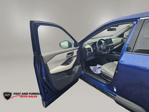 Used 2021 Nissan Rogue SV AWD/4WD image 9