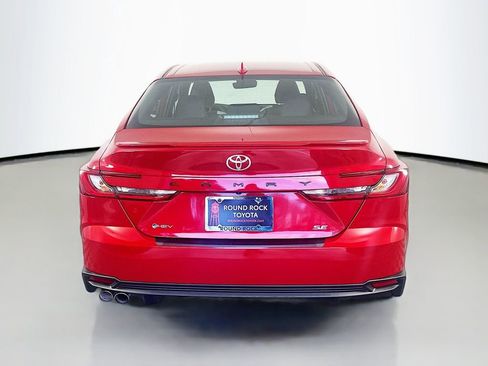 Used 2025 Toyota Camry SE image 6