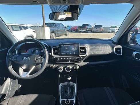 Used 2025 Hyundai Venue SEL image 22