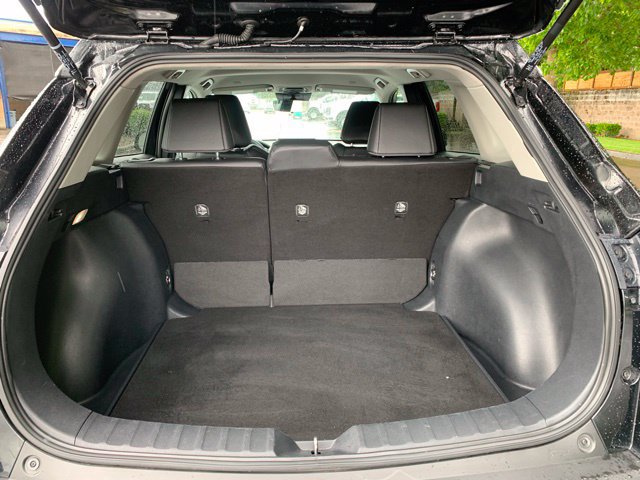 Used 2024 Toyota Corolla Cross XLE FWD image 5