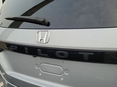 Used 2025 Honda Pilot EX-L image 3