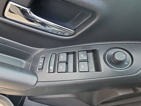 Used 2020 Chevrolet Trax LT w/ LT Convenience Package FWD image 25