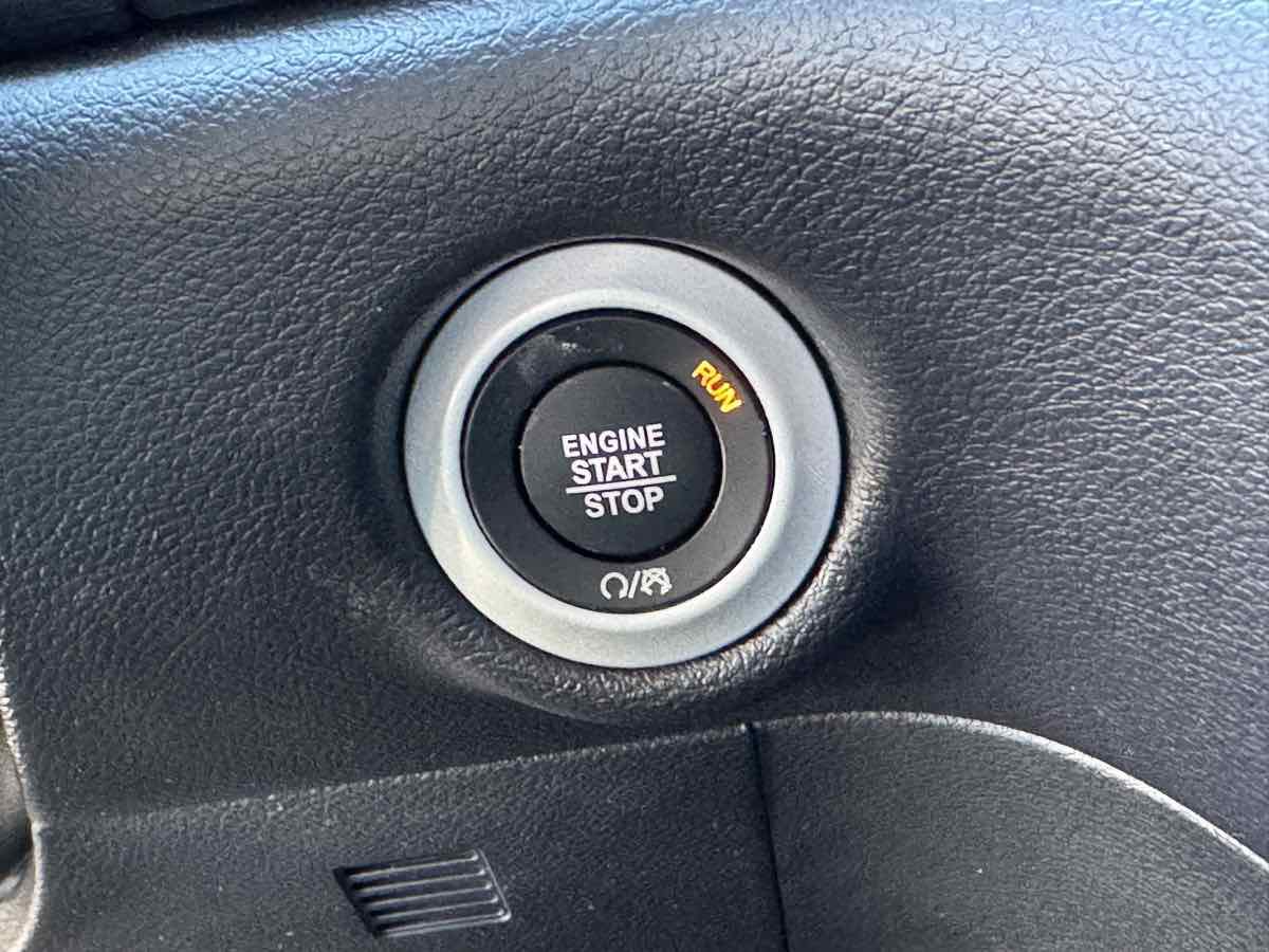 Used 2026 Chrysler Pacifica Select FWD image 32