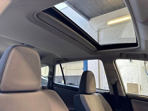 Used 2015 Toyota RAV4 XLE FWD image 21