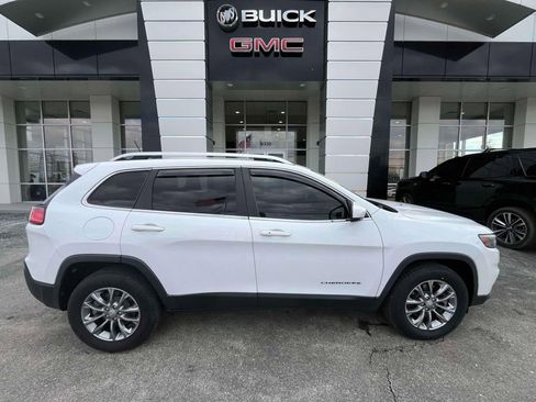 Used 2019 Jeep Cherokee Latitude Plus w/ Cold Weather Group image 2