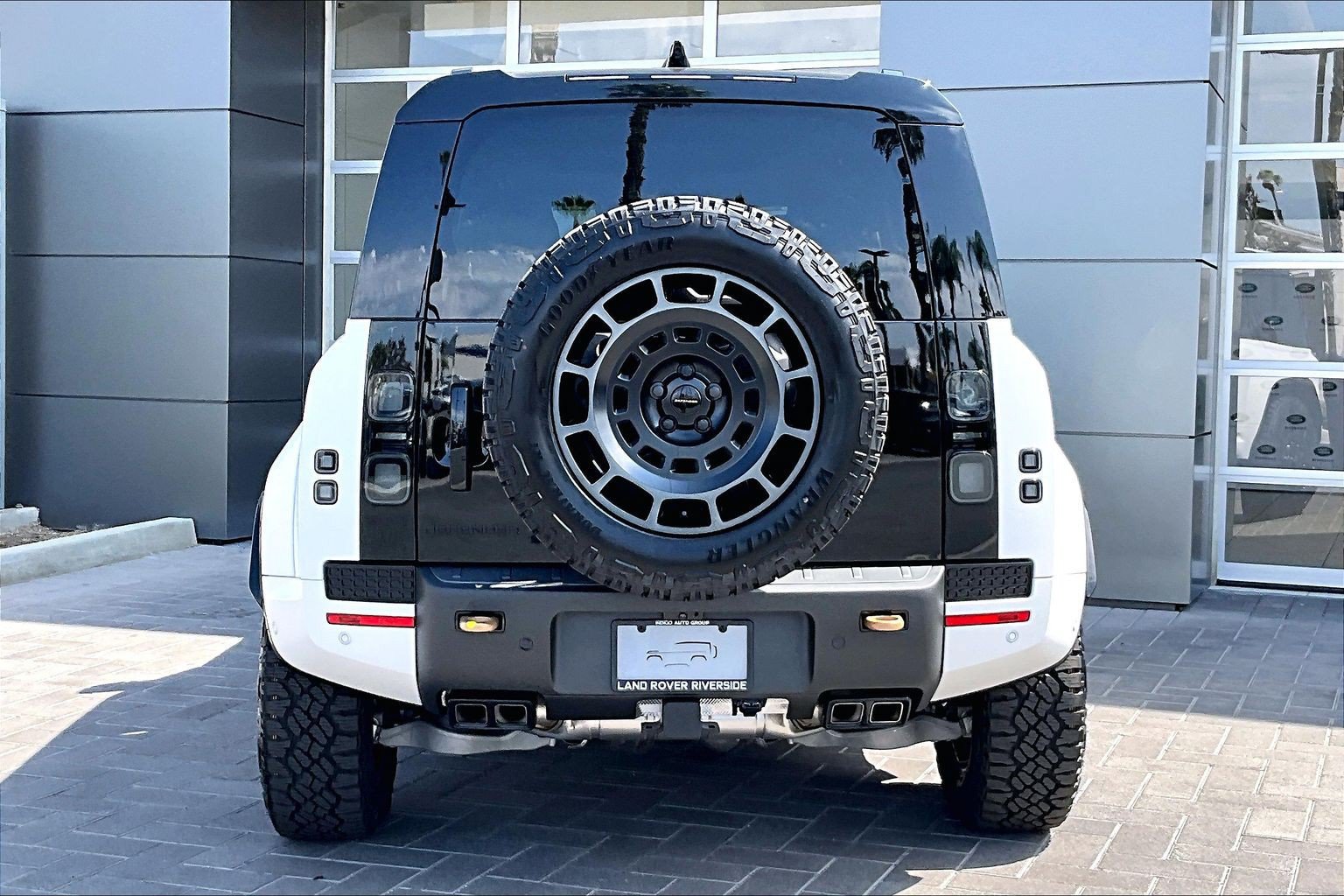 New 2026 Land Rover Defender 110 OCTA AWD/4WD image 4
