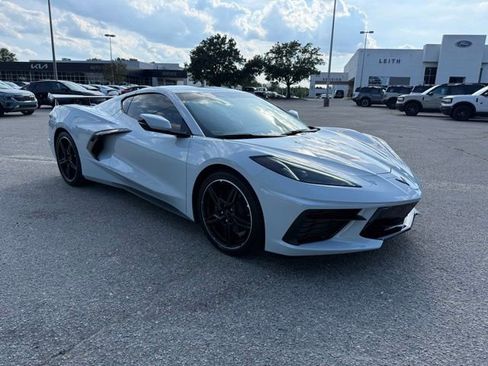 Used 2022 Chevrolet Corvette Stingray Preferred Cpe w/ Engine Appearance Package RWD image 2