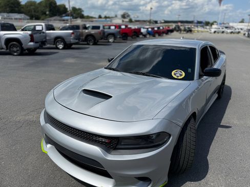 Used 2019 Dodge Charger R/T w/ Blacktop Package RWD image 15
