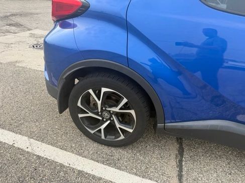 Used 2018 Toyota C-HR XLE FWD image 4