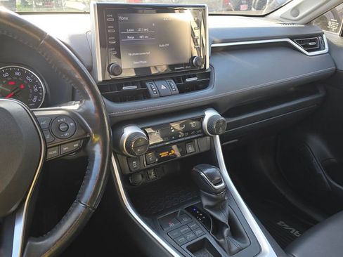 Used 2019 Toyota RAV4 XLE Premium image 29