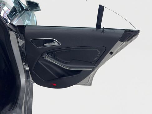 Used 2017 Mercedes-Benz CLA 250 image 31