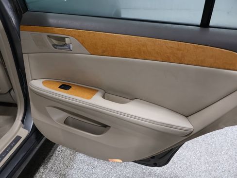 Used 2005 Toyota Avalon XLS image 23
