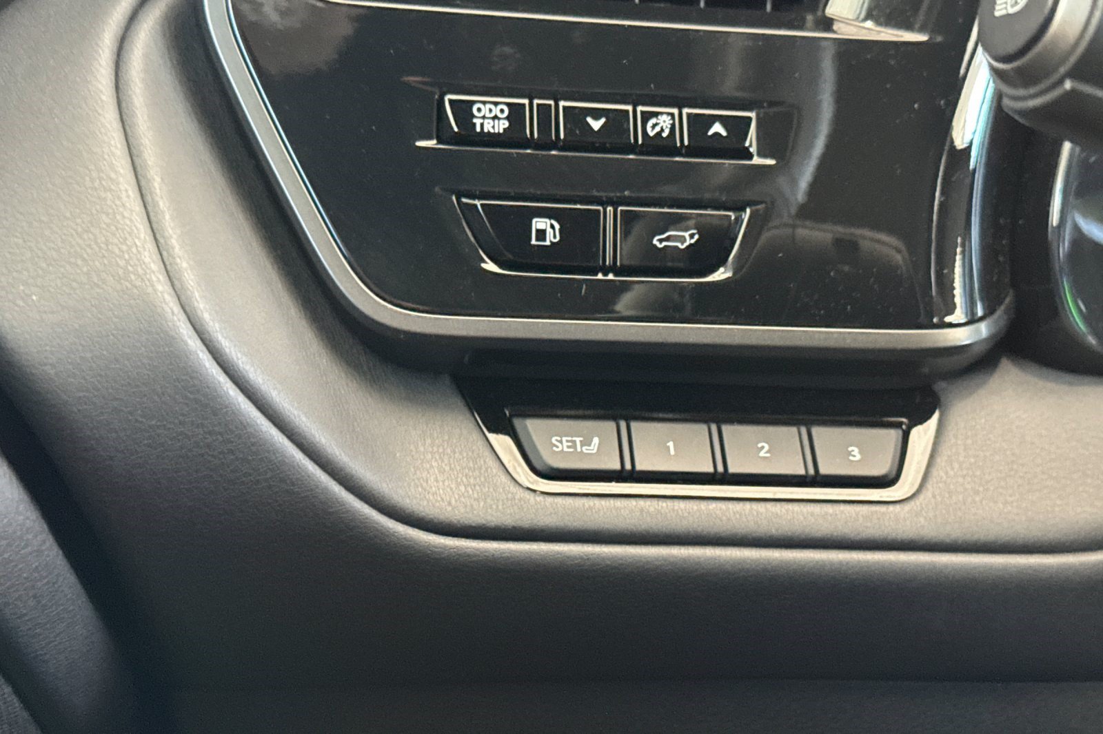 Certified 2025 Lexus TX 550h AWD Plug-In Hybrid w/ Technology Package image 38