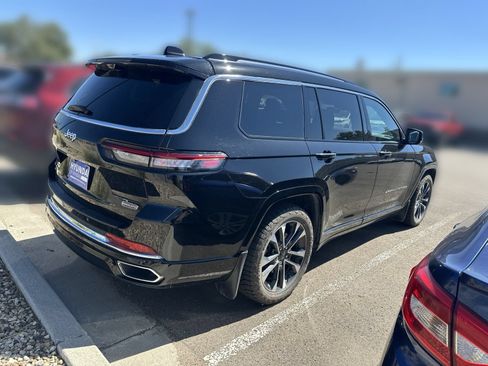 Used 2023 Jeep Grand Cherokee L Overland w/ Luxury Tech Group IV AWD/4WD image 3