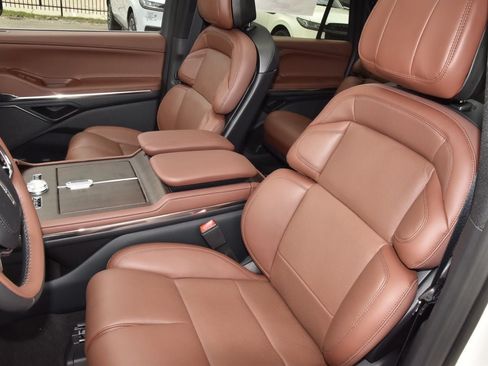 New 2026 Lincoln Navigator L Reserve AWD/4WD image 33