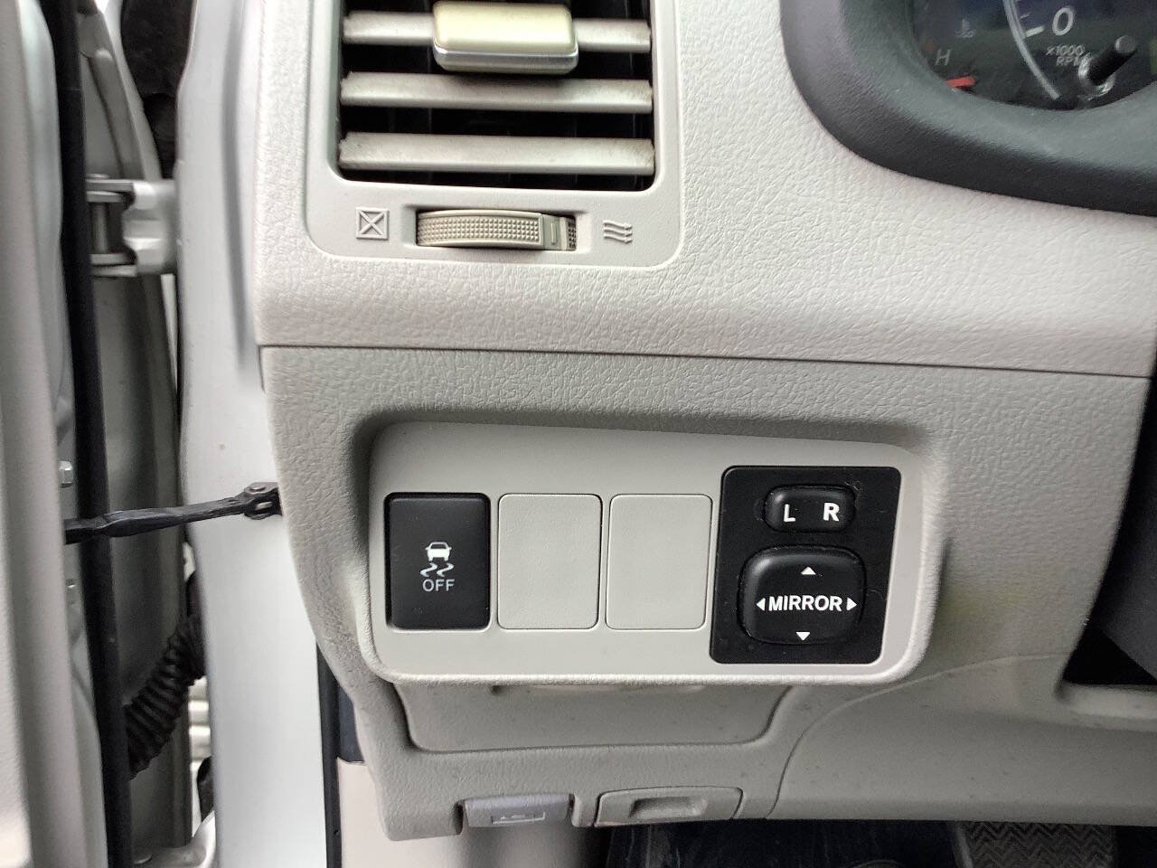 Used 2012 Toyota Corolla LE FWD image 38