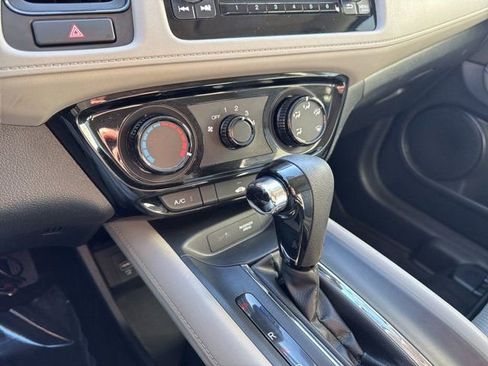 Used 2022 Honda HR-V LX image 17