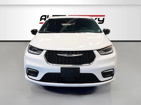 Used 2026 Chrysler Pacifica Select FWD image 2