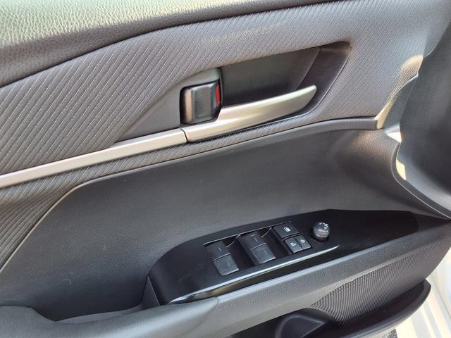 Used 2025 Toyota Camry SE FWD image 21