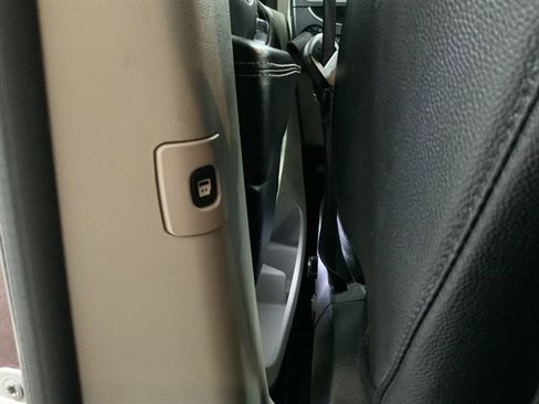 Used 2019 Dodge Grand Caravan SXT image 17