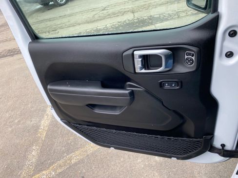 Used 2025 Jeep Wrangler Rubicon w/ Convenience Group image 22