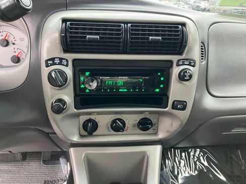 Used 2002 Ford Explorer Sport Trac 4x4 image 22