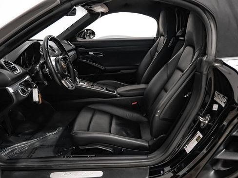 Used 2017 Porsche 718 Boxster RWD image 4